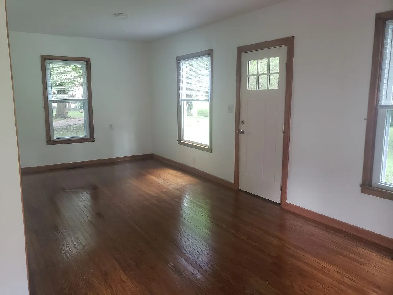 1 bed, 1500 sqft, $1,750 — Photo 2