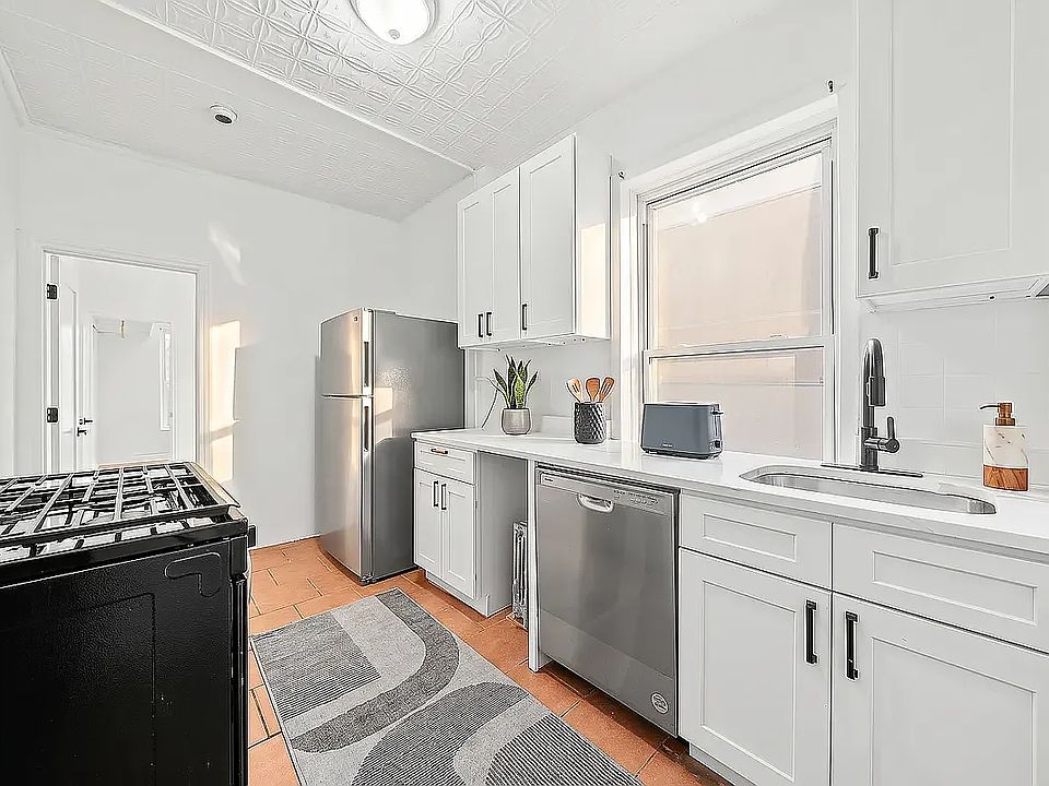 1st image of 219 Kingsland Ave #16L