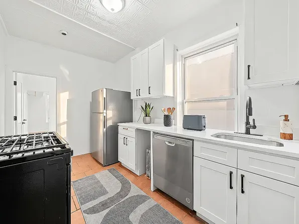 219 Kingsland Avenue image 1 of 5