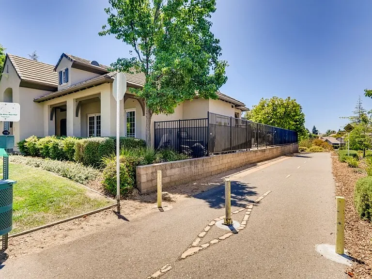 70 Chambord Way — Photo 26