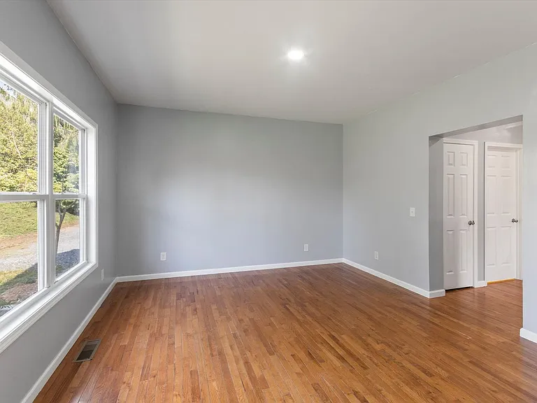 84 Poplar St — Photo 12