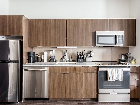 3rd image of 625 Broadway Unit 10497