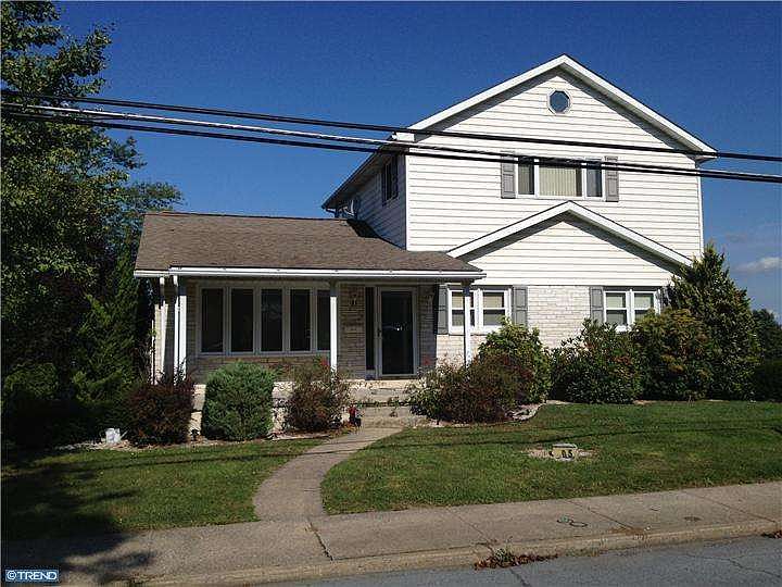 1st image of 105 E Pine St