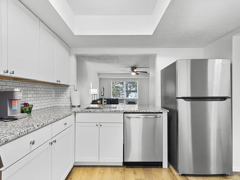 280 Randolph St — Photo 6