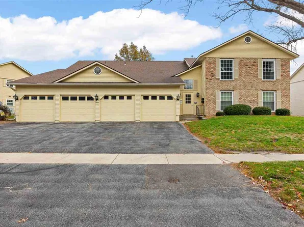 4002 Lexington Dr NE APT D, Cedar Rapids, IA 52402