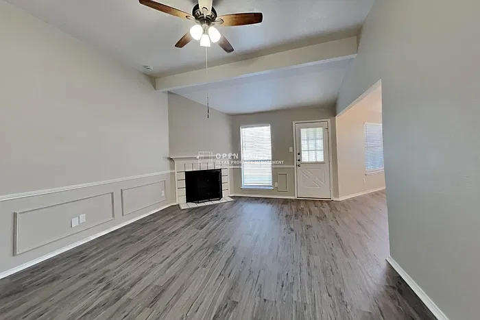 3 bed, 2.0 bath, 1431 sqft, $1,925 — Photo 4