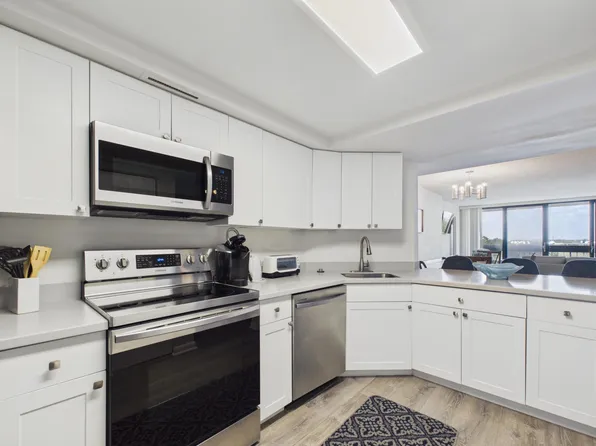 2400 PRESIDENTIAL Way #704, West Palm Beach, FL 33401