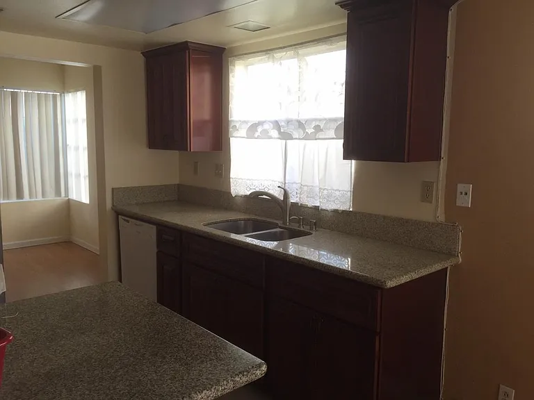 2021 Manzana Way — Photo 7