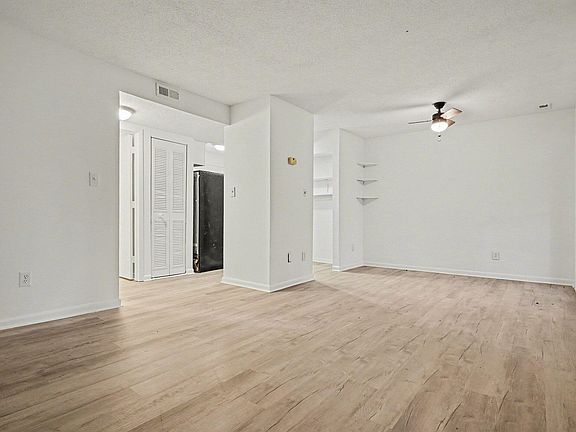 5th image of 701 Godwin Ct