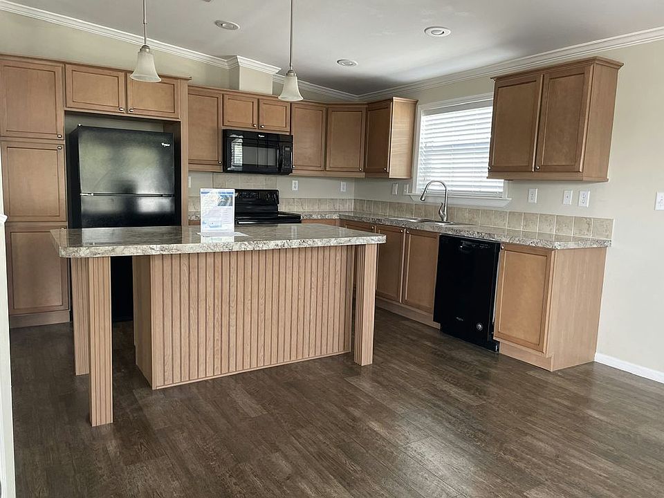 1st image of 13128 Grape Ave