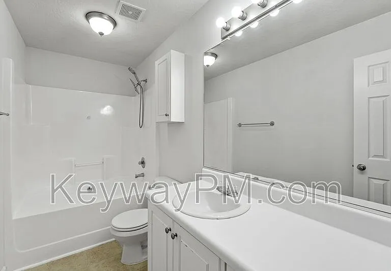 130 Bennington Ln — Photo 14