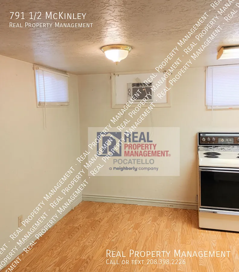2 Bedroom 1 Bath Apartment - Basement apartment — Photo 4