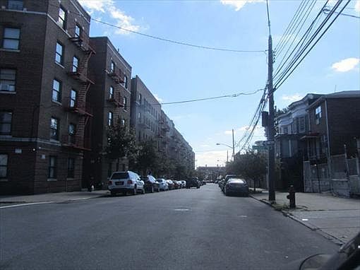 2nd image of 1527 Beach Ave
