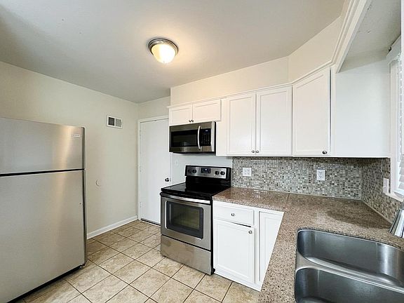 2nd image of 9619 Fremont Ave