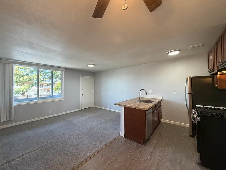 Tahoe Terrace Apartments — Photo 1