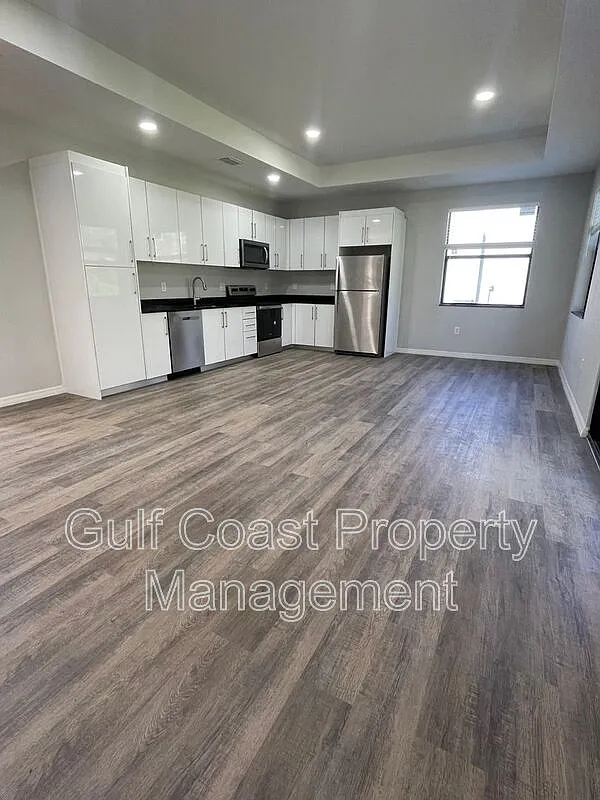 3 bed, 2.0 bath, 1310 sqft, $1,700 — Photo 4