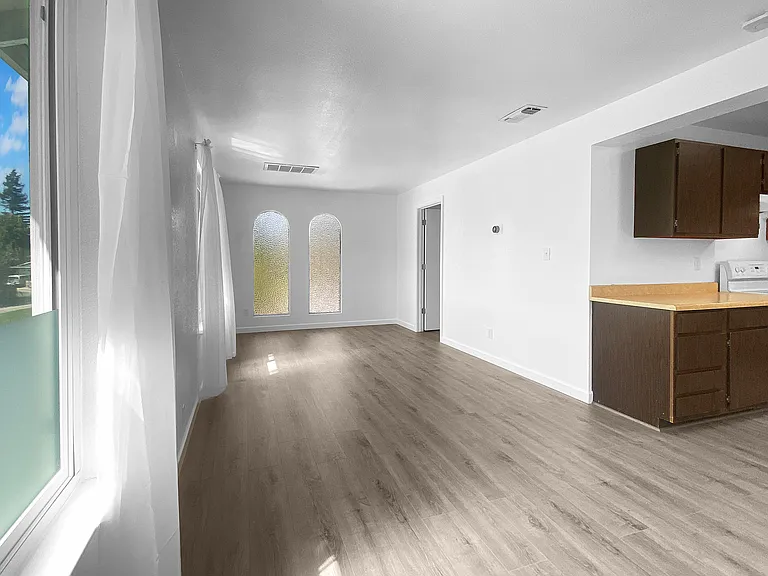 3127 Eastern Ave — Photo 11