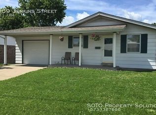 1069 Jenkins St, Perryville, MO 63775