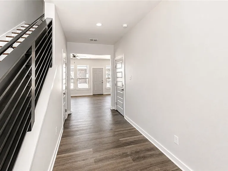 113 S Commonsway Dr — Photo 8