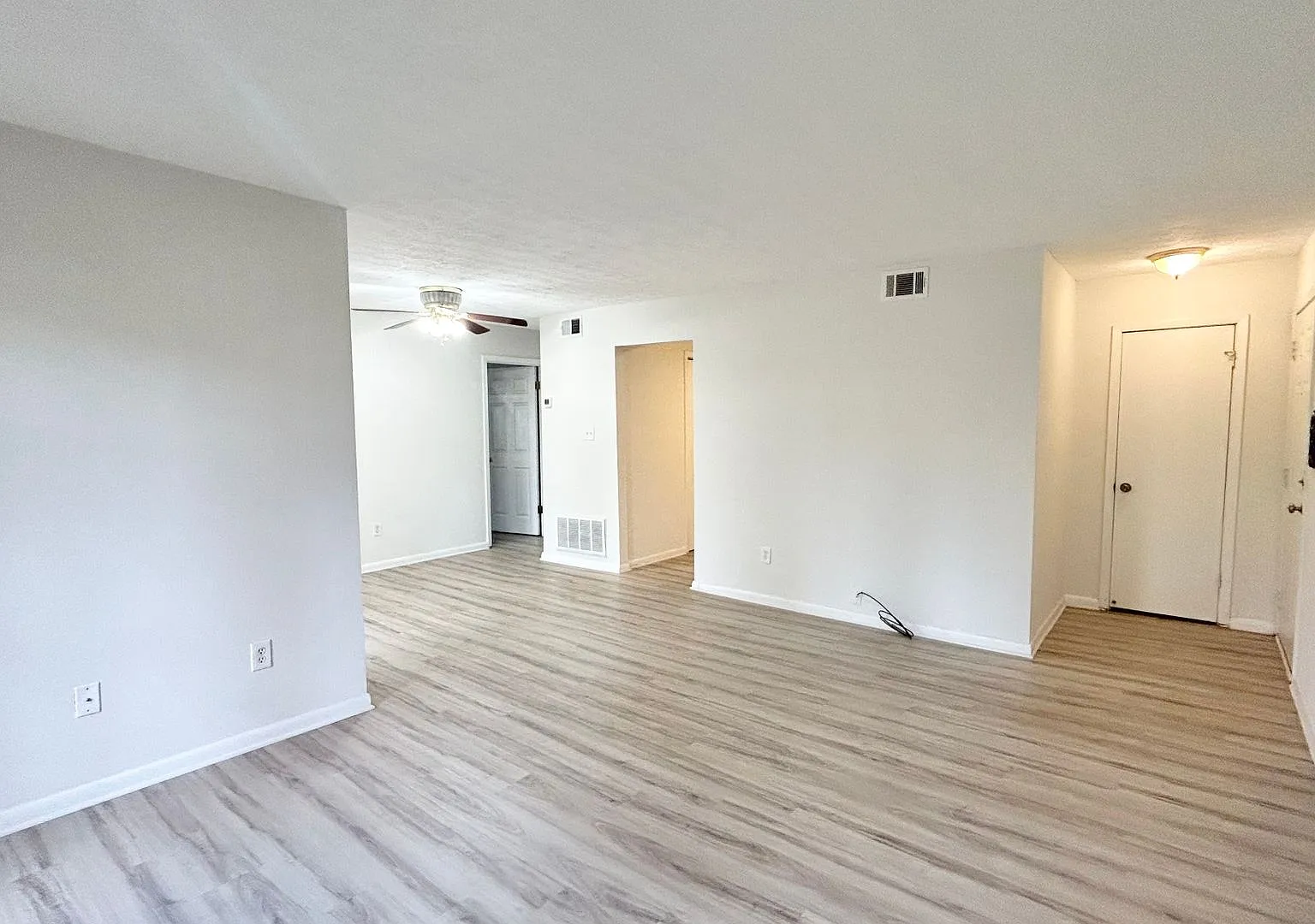 North Atlanta 1 Bed-1 Bath Condo, LVP Hardwoods, Sunroom/Office, Available NOW! — Photo 3