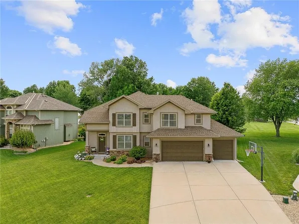2800 NE Parkview Ct, Lees Summit, MO 64086