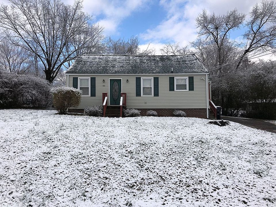 1st image of 203 S Laurel Cir