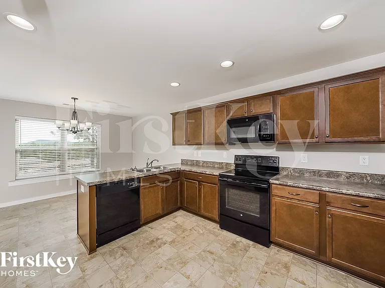 563 Kincaid Cove Ln — Photo 4