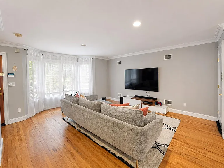 461B 5th St #B — Photo 9