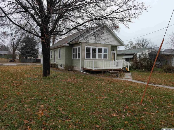 690 16th St SE, Mason City, IA 50401