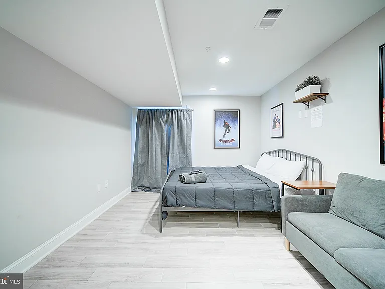 1513 S Lambert St — Photo 36