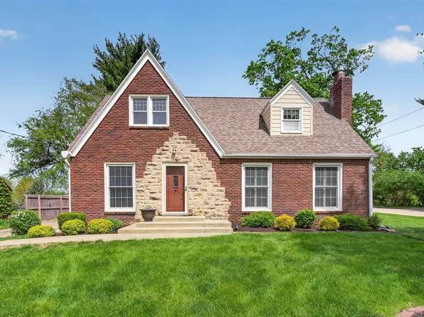 6605 Forest Ct, Windsor Heights, IA 50324
