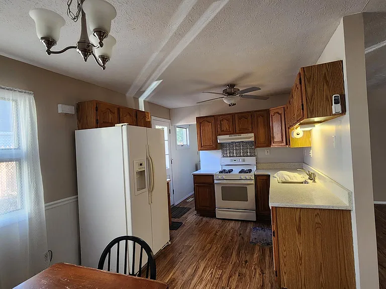 8706 Rosebud Dr — Photo 4