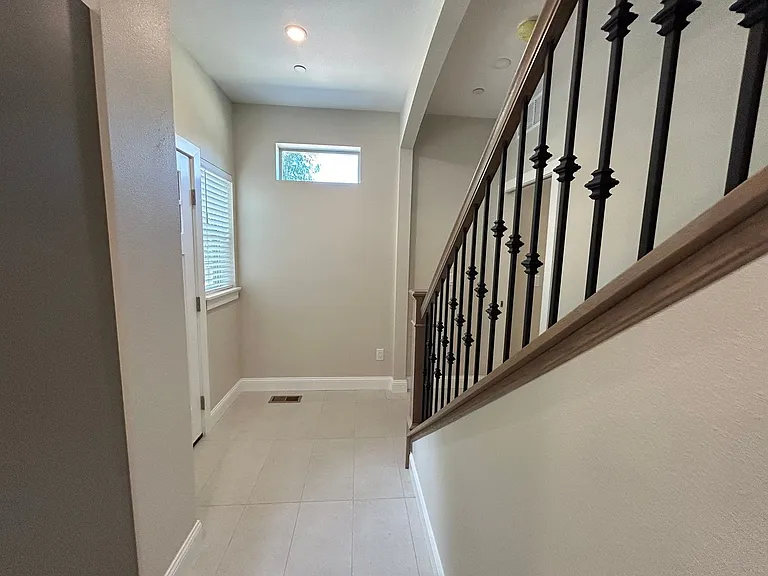 536 E Mulberry St — Photo 36
