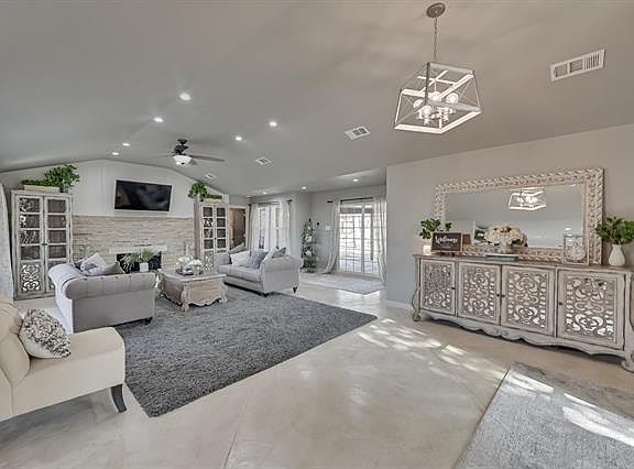 4th image of 1960 Fox Hollow Cir