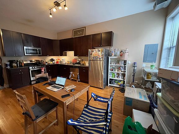 2nd image of 1389 N Milwaukee Ave #200