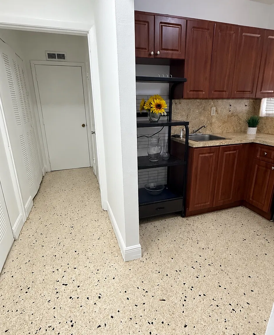 E 30th St, Hialeah — Photo 2