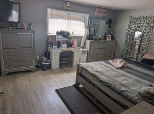 2261 N Chestnut Ave, Fresno, CA 93703