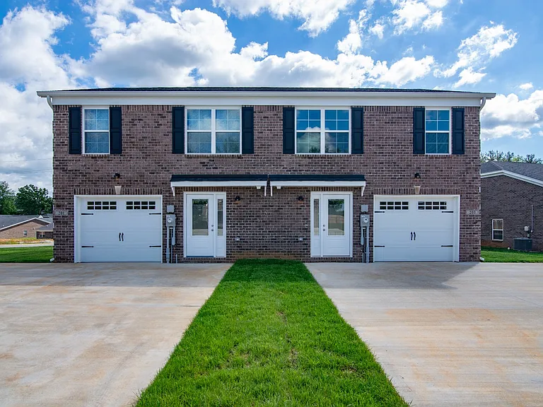 203 Dixon Cir — Photo 3