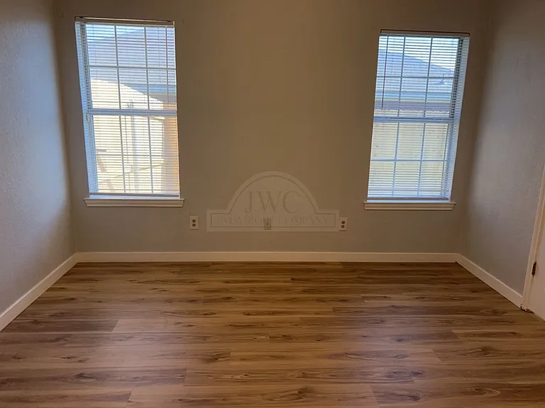 4406 Barrington Trl — Photo 14