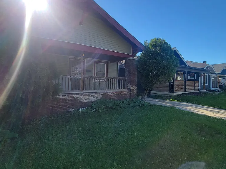 3929 N Kenwood Ave — Photo 1