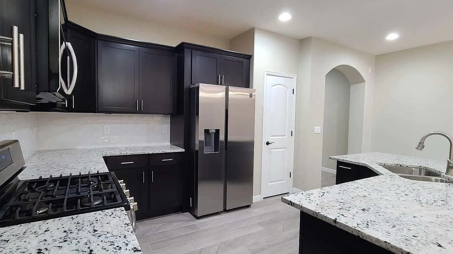 4 bed, 2.0 bath, 1800 sqft, $2,000 — Photo 4
