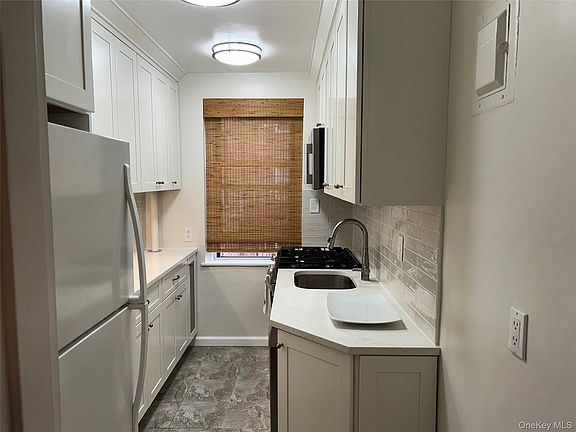 5th image of 821 Bronx River Road #4D