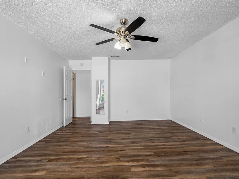 2207 Chase Ct — Photo 14