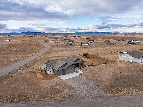 2nd image of 40 Santa Fe Trl