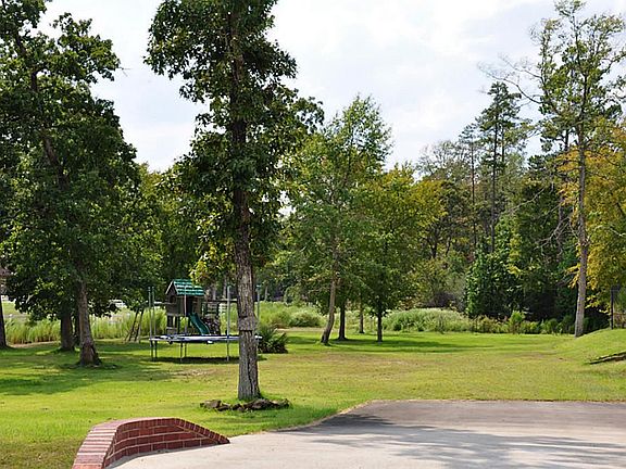 4th image of 8903 Stone Oak Dr