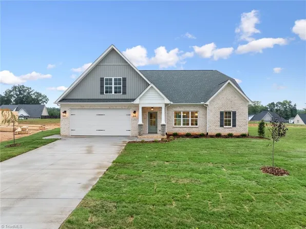 242 Avian Ln, Winston Salem, NC 27127