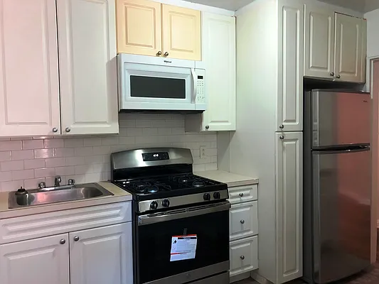 Rented by Prime Realty | media 10