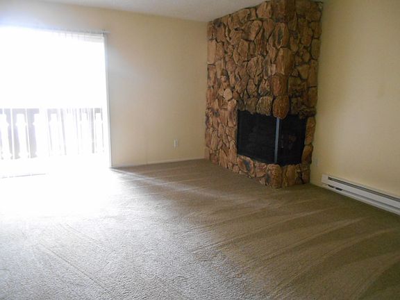 4th image of 555 Sunset Ave NE Unit 3