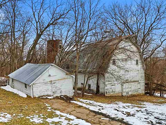 5th image of 100 W Marengo Rd