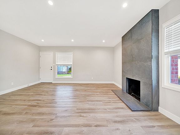 3rd image of 2476 Elden Ave #A